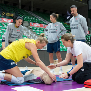 Volley: L'Imoco a scuola di massaggio cardiaco con IRC!!!